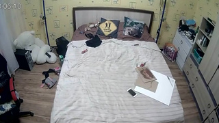 Братик может не надо!? Брат беспардонно присунул сестре в попу, не дав доделать уроки