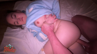 Сюрприз, сестра ебаная, кончил тебе внутрь, а ты и не ожидала!