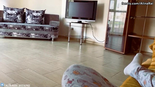 Пап, посмотри, что у меня с писей.. Может, полизать и всё пройдёт?