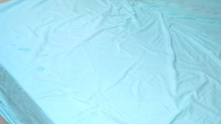 Сын, ты что, даже трахаться не умеешь? Ну снимай штаны, буду учить