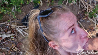 Не зассал и познакомился - теперь дает в рот русской шлюхе на пляже