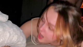 Ого, как намокла от возбуждения пизда — ей поможет моя спермоструя