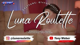 Как же она сексуальна, блять.. Выебу её, хоть она и друга мать