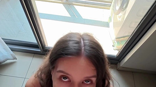 Как же жадно она глотает сперму после глубокого отсоса около окна - Nika Bunny