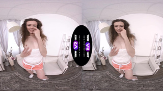 Смотри в VR очках в формате POV, как русская худышка мастурбирует киску