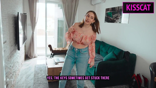 Как её напичкали хуями — кончают в рот, а из киски сперма вытекает