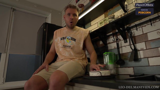 Разделся, а хуй спрятал ?? Я тебе отсосу, но мужу говорить не надо